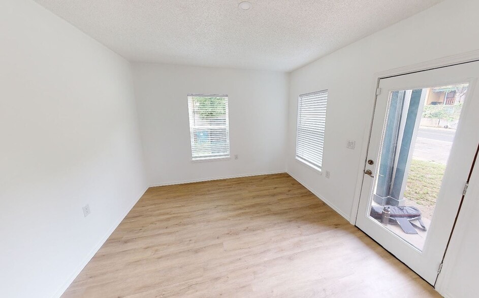 More Photos Of 2211 E 12th St, Austin General Retail For Lease