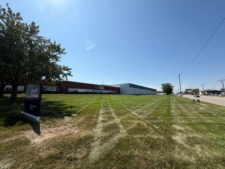 More Photos Of 1601 Blair's Ferry Rd NE, Cedar Rapids Manufacturing For Lease