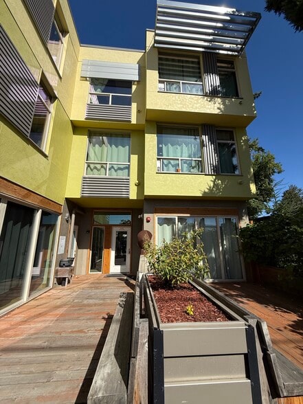 More Photos Of 16111 E Burnside St, Portland Apartments For Sale