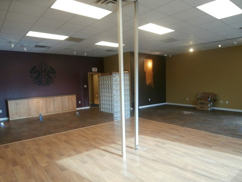 More Photos Of 3221-3225 Parmenter St, Middleton Freestanding For Lease
