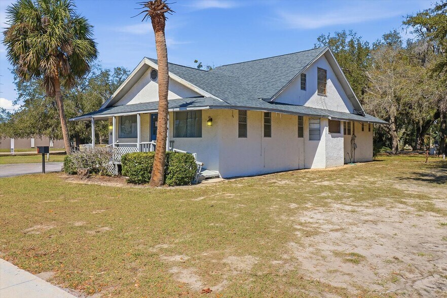 More Photos Of 823 NE 5th St, Crystal River Office For Sale