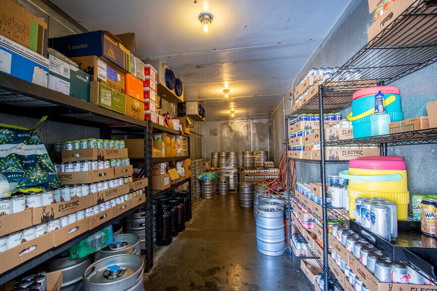 More Photos Of 41537 Cherry St, Murrieta Warehouse For Sale