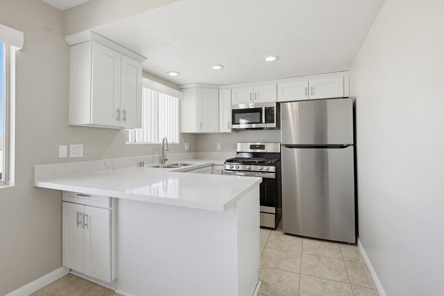 More Photos Of 5571 Reno Cir, Huntington Beach Apartments For Sale
