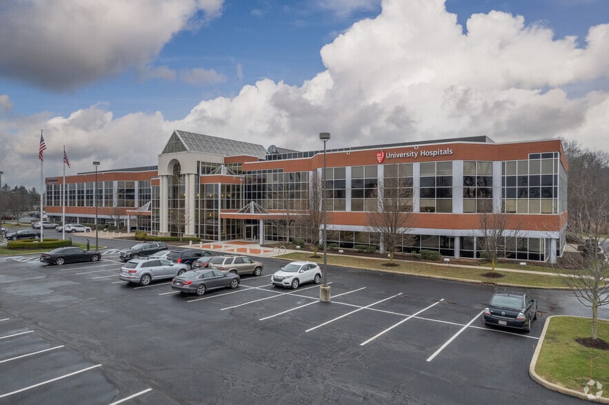 More Photos Of 3800 Embassy Pky, Fairlawn Office For Lease