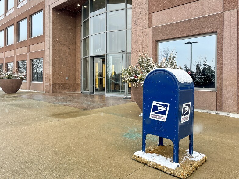 More Photos Of 1333 Burr Ridge Pky, Burr Ridge Coworking Space