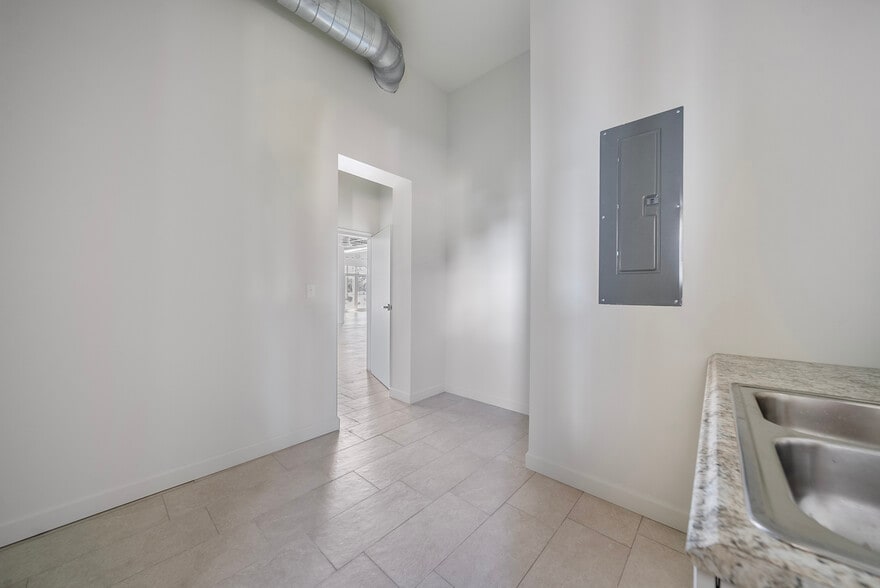 More Photos Of 3976 Destination Dr, Osprey Storefront For Sale