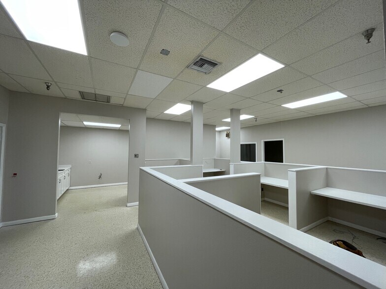 More Photos Of 6818-6824 S Manhattan Ave, Tampa Industrial For Lease