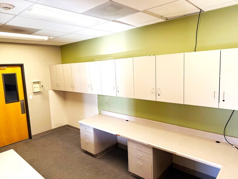 More Photos Of 901 Los Coches Rd, Soledad Medical For Lease