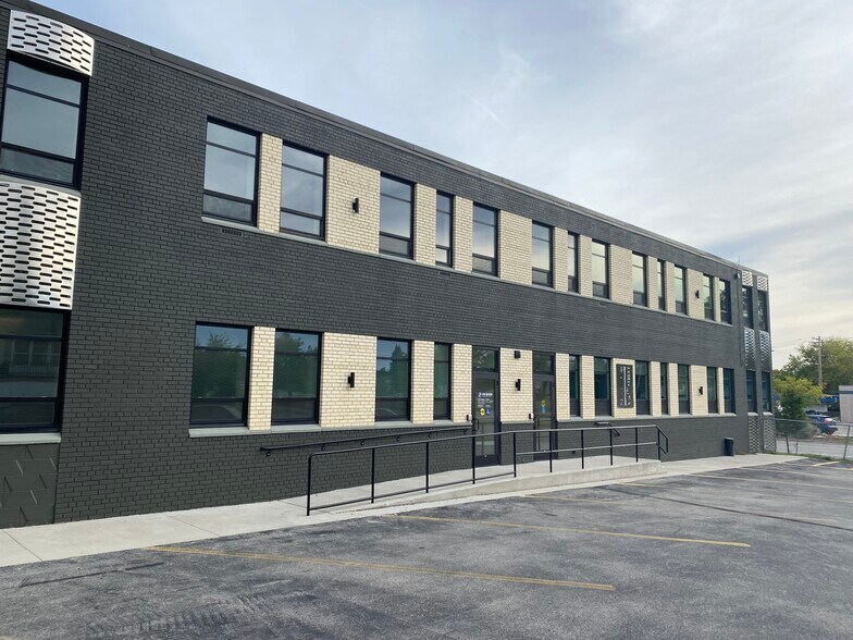 More Photos Of 4757 N 76th St, Milwaukee Office For Lease