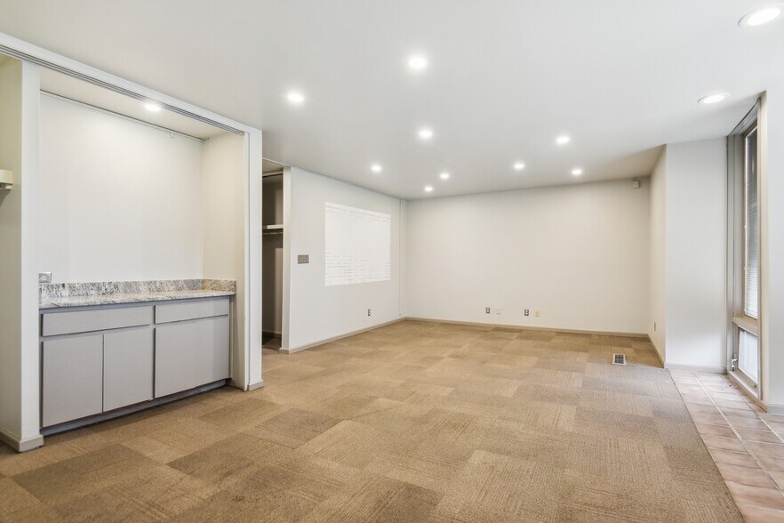 More Photos Of 7225 S 85th East Ave, Tulsa Office For Lease