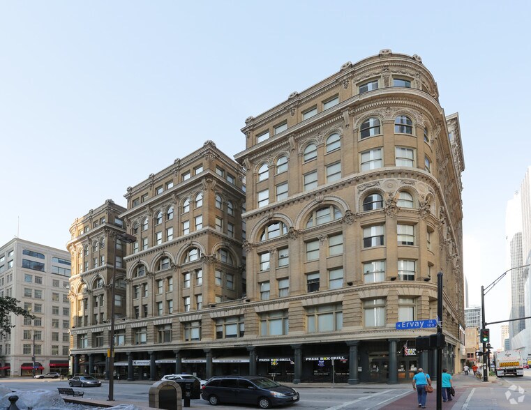 Primary Photo Of 1623 Main St, Dallas Apartments For Lease
