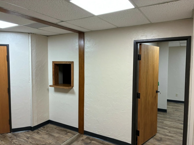 More Photos Of 2801 Parklawn Dr, Midwest City Medical For Lease