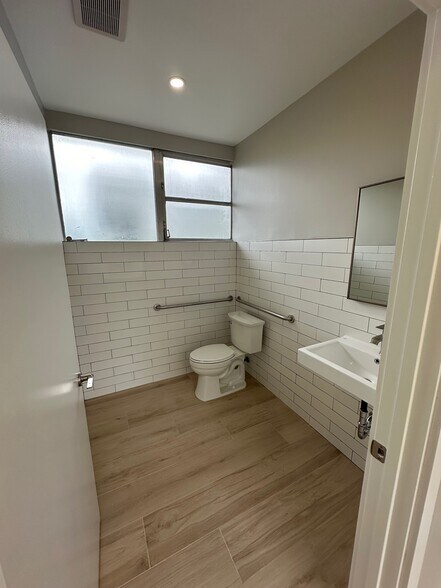 More Photos Of 1525 NE 4th Ave, Fort Lauderdale Freestanding For Sale