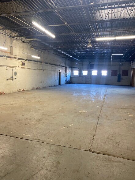 More Photos Of 421 N Pennsylvania Ave, Wilkes Barre Warehouse For Lease