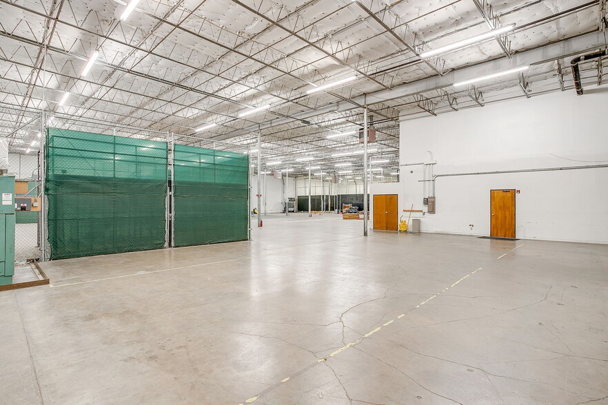 More Photos Of 4929 Northeast Pky, Fort Worth Distribution For Lease