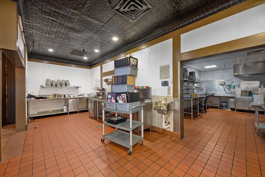 More Photos Of 11340 Princeton Pike, Cincinnati Restaurant For Lease