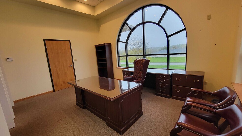 More Photos Of 1501 S Court St, Crown Point Medical For Lease