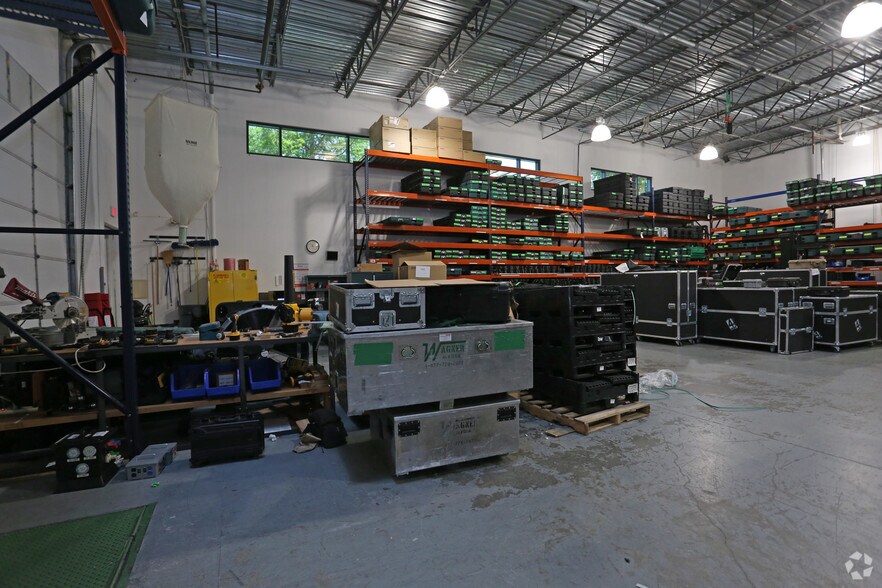 More Photos Of 16503 Air Center Blvd, Houston Unknown For Lease