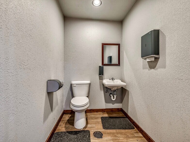 More Photos Of 2238 N Broadway St, Checotah Auto Repair For Sale