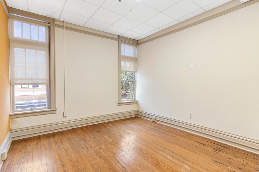 More Photos Of 410 W Main St, Leesburg Office For Lease