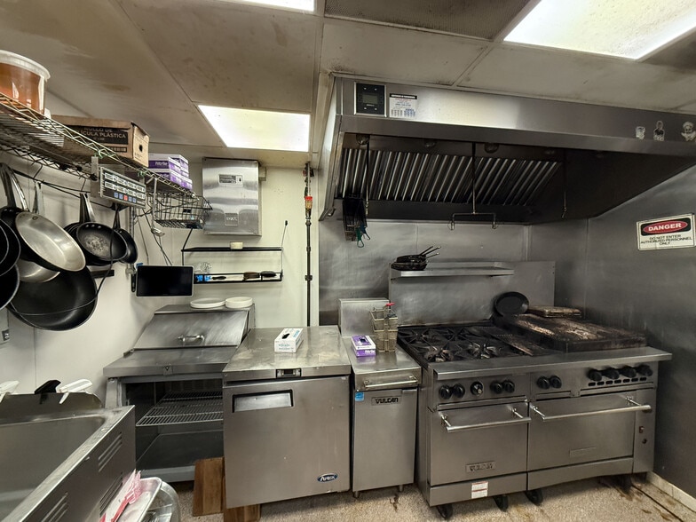 More Photos Of 102 Davis St, Belmont General Retail For Sale