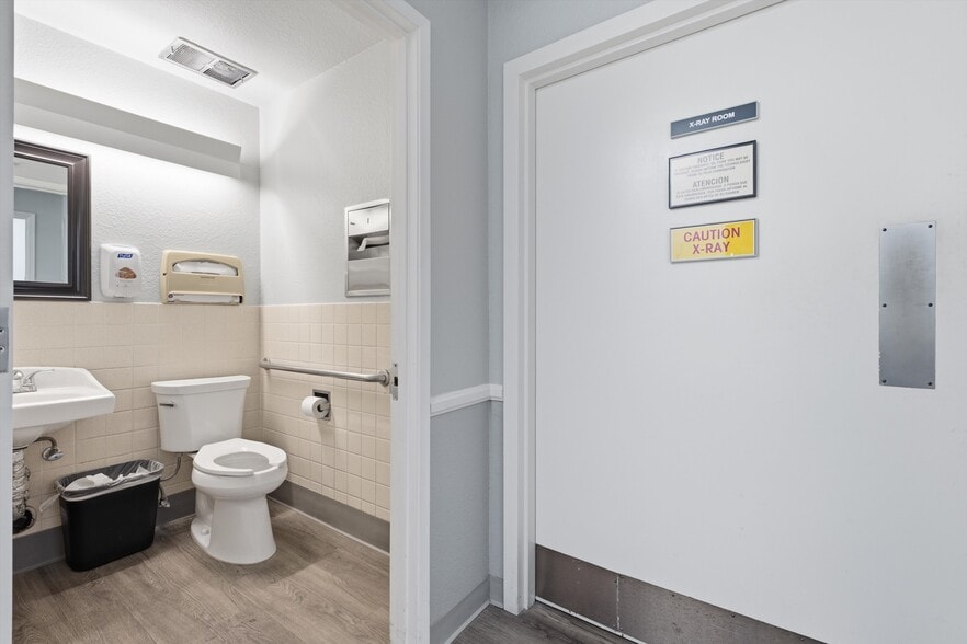 More Photos Of 44725 10th St W, Lancaster Medical For Sale
