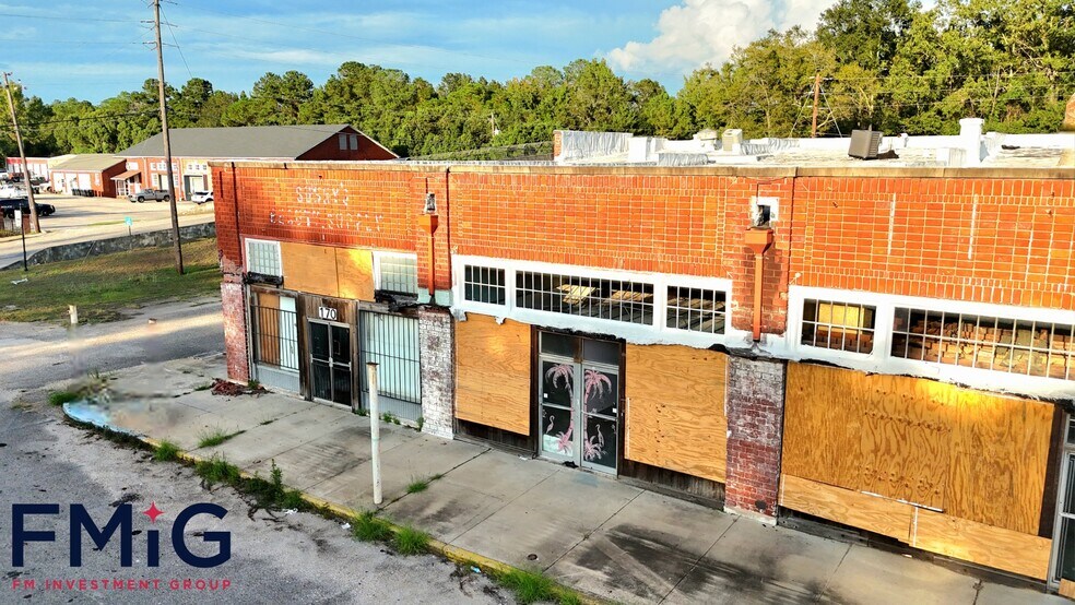 More Photos Of 156 N Craft Hwy, Chickasaw Storefront For Sale