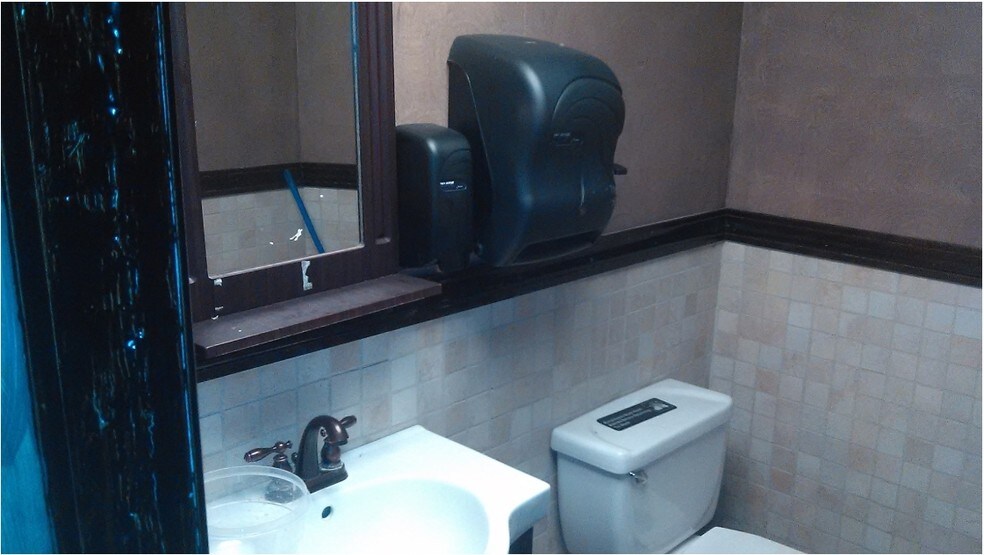More Photos Of 3810-3814 32nd St, Union City Restaurant For Sale