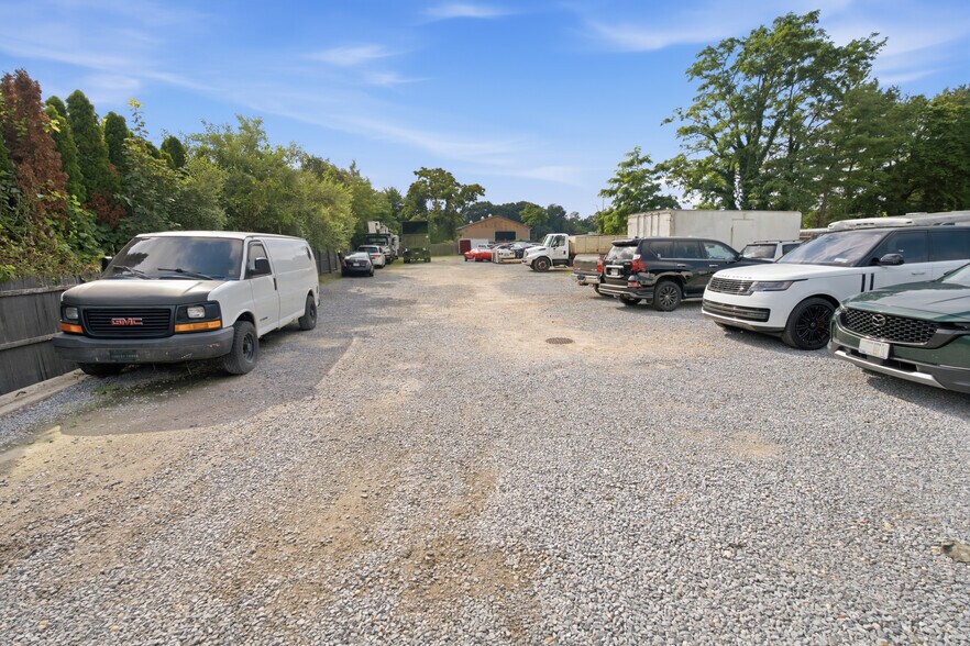 More Photos Of 1850 E Jericho Tpke, Huntington Auto Repair For Sale