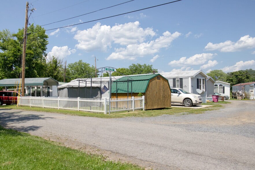 More Photos Of 75 Dr Randolph Spencer Ln, Paw Paw Multifamily For Sale
