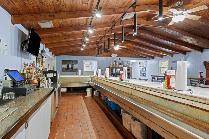 More Photos Of 2383 Hwy 58, Swansboro Restaurant For Sale