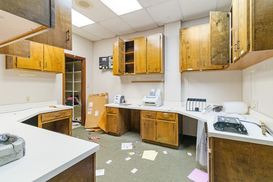 More Photos Of 214 N School St, Winfield Light Distribution For Sale