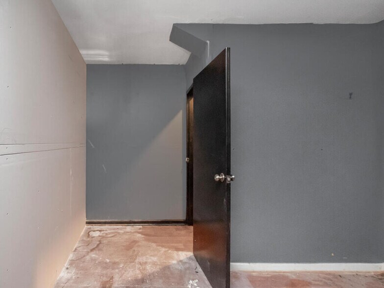 More Photos Of 621 S Broadway, Yonkers Restaurant For Sale