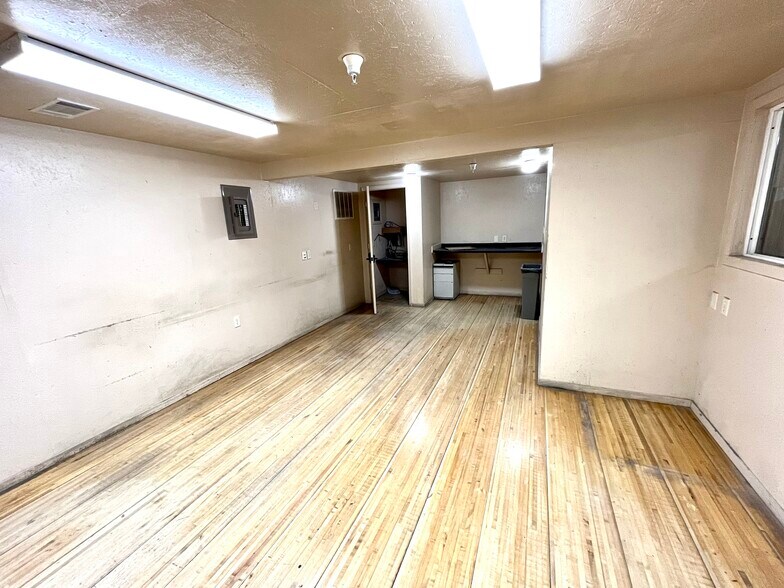 More Photos Of 103 S Acres St, Sikeston Distribution For Lease