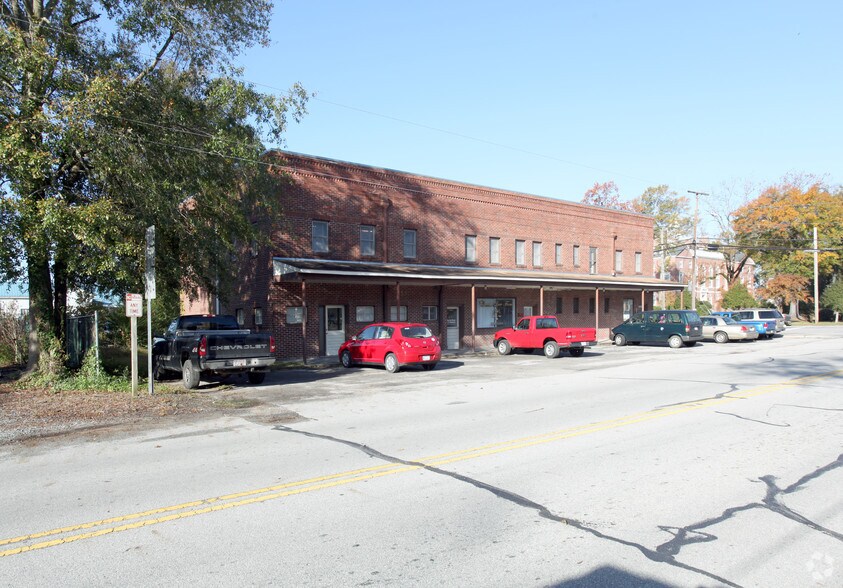 More Photos Of 111 E Fremont St, Burgaw Office For Lease