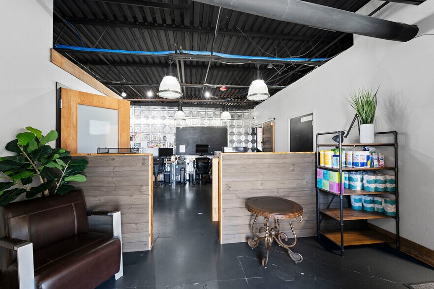 More Photos Of 823 Chadwick St, Indianapolis Storefront Retail Office For Lease