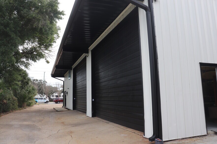 More Photos Of 1188 Gulf Breeze Pky, Gulf Breeze Flex For Sale