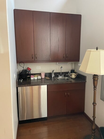 More Photos Of 5009 W Oakton St, Skokie Office For Sale
