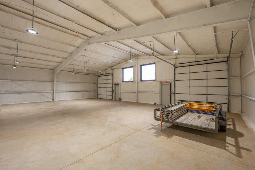 More Photos Of 8610 N Classen Blvd, Oklahoma City Warehouse For Lease