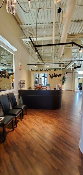 More Photos Of 90-124 W Northwest Hwy, Palatine Unknown For Lease