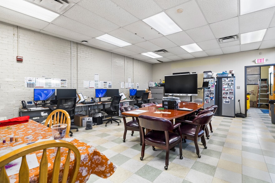 More Photos Of 500 Magrill st, Longview Loft Creative Space For Sale