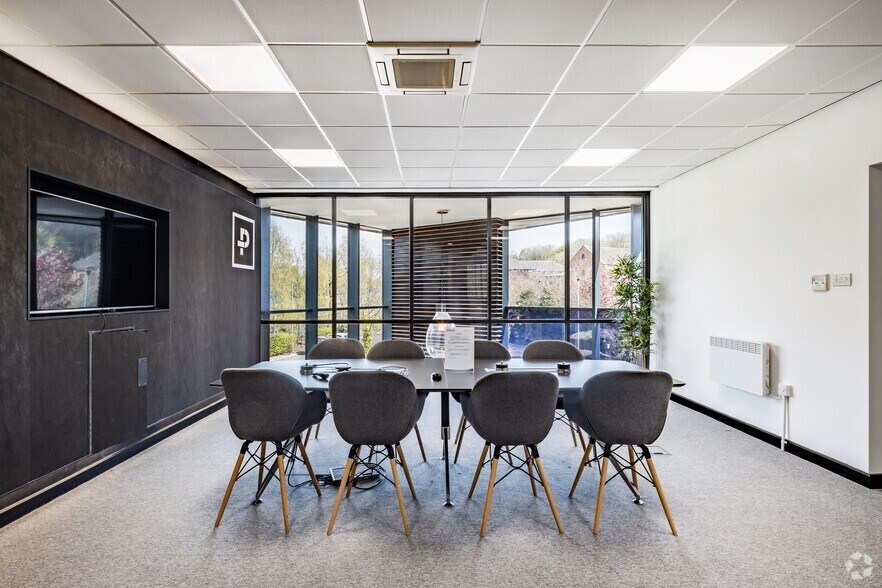 More Photos Of 170 Elland Rd, Leeds Coworking Space