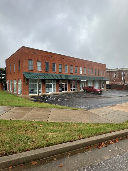 More Photos Of 493 N Front St, Memphis Office For Lease