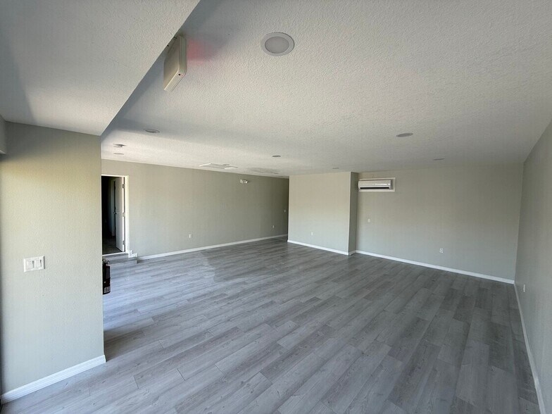 More Photos Of 13939 Lakeshore Blvd, Hudson Medical For Lease