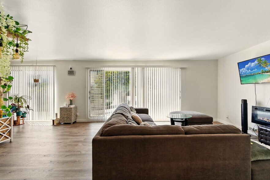 More Photos Of 498 Capital St, Oakland Apartments For Sale