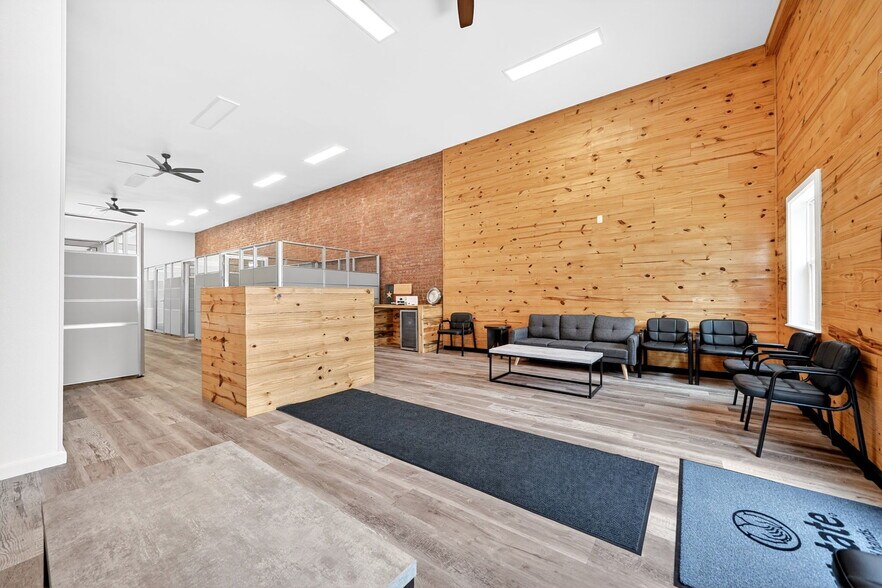 More Photos Of 201 N Bois D Arc St, Forney Storefront For Sale
