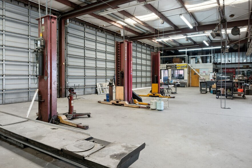 More Photos Of 1810 S Chester Ave, Bakersfield Service For Sale