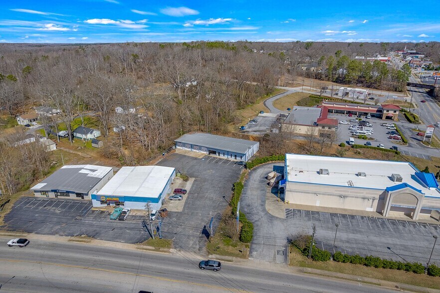 More Photos Of 100 Hillcrest Dr, Laurens General Retail For Lease