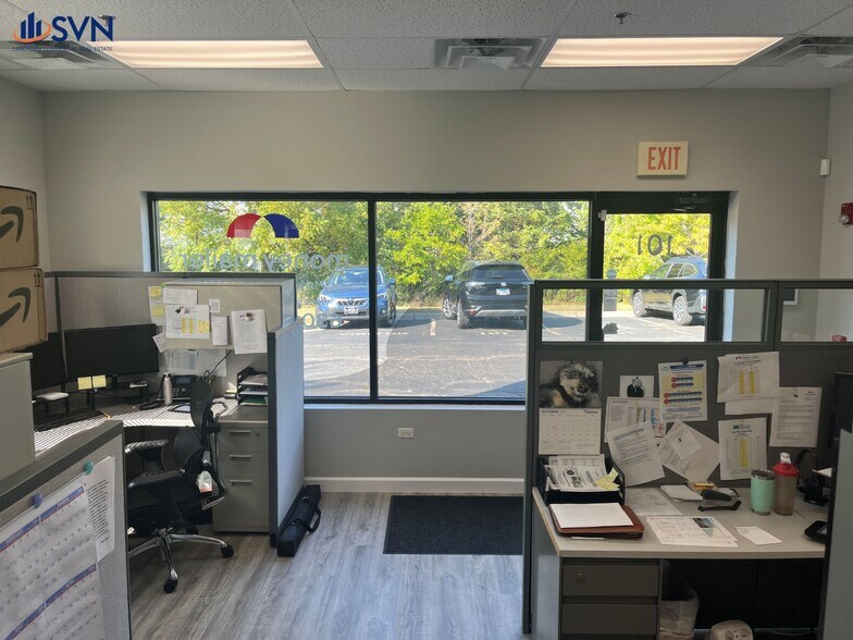 More Photos Of 707 Colomba Ct, St Charles Flex For Lease