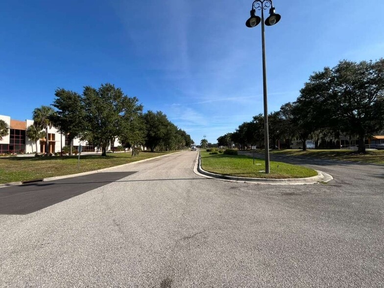 More Photos Of 1901 Longleaf Blvd, Lake Wales Warehouse For Sale